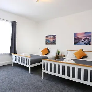 Modern - Location With Parking Holiday home